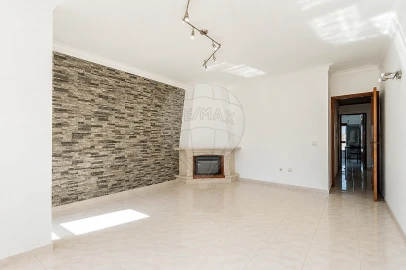 Apartamento T2 para Venda em Baixa da Banheira e Vale da Amoreira