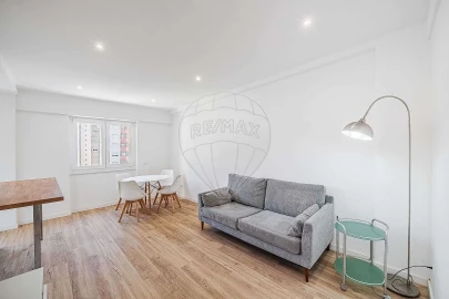 Apartamento T3 para Venda em Benfica