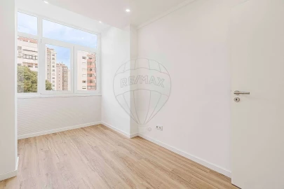 Apartamento T3 para Venda em Benfica
