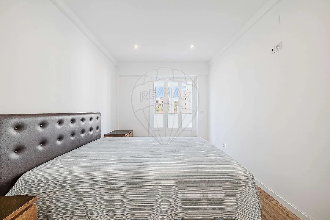Apartamento T3 para Venda em Benfica Foto 3