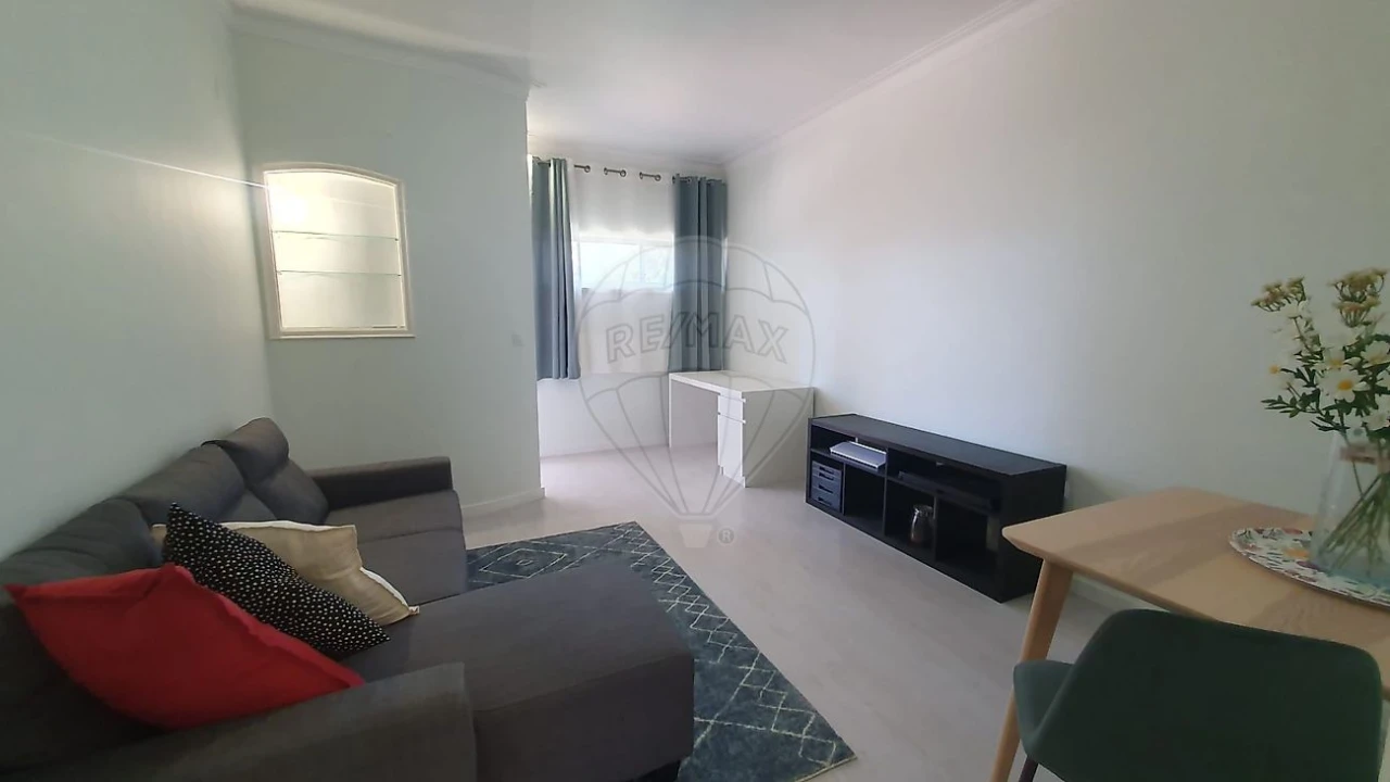 Apartamento T1 para Arrendamento em Oeiras e São Julião da Barra, Paço de Arcos e Caxias Foto 1
