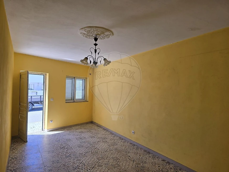 Moradia T2 para Venda em Soza Foto 2