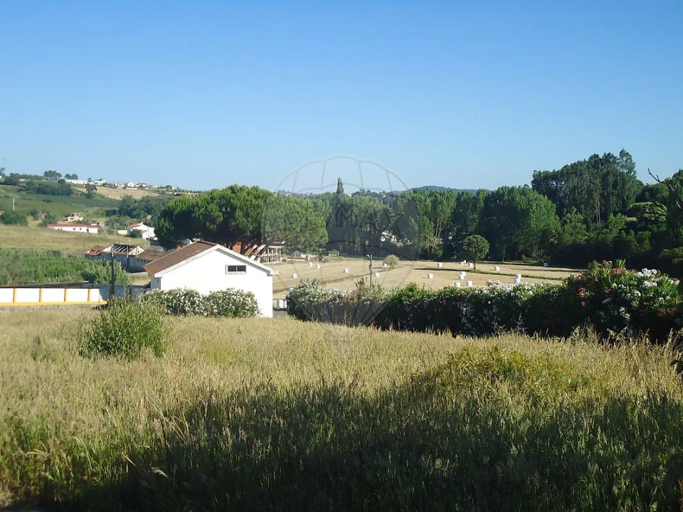 Moradia T1 para Venda em Cela Foto 1