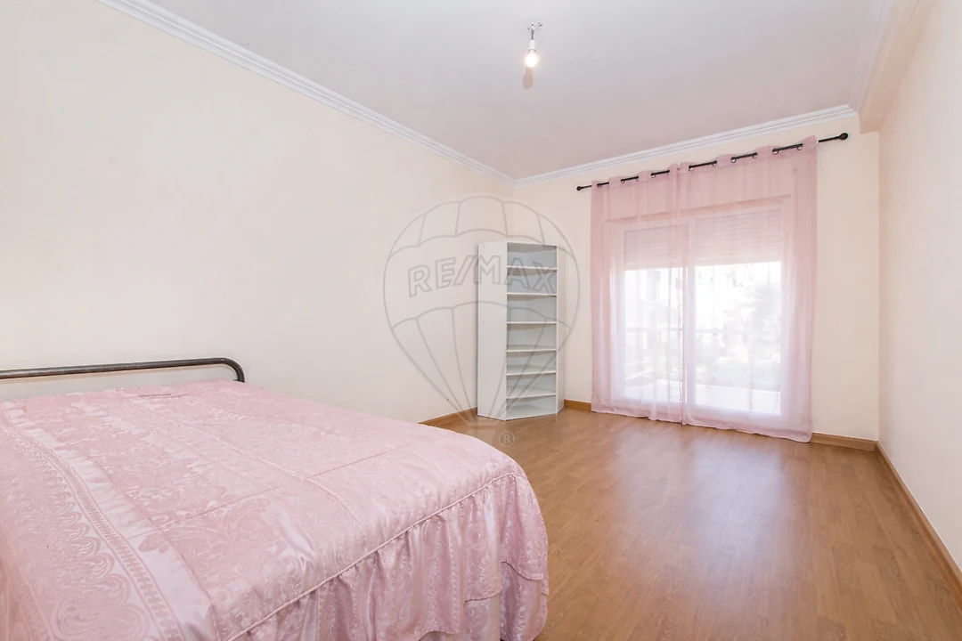 Apartamento T3 para Venda em Vale da Pedra Foto 3