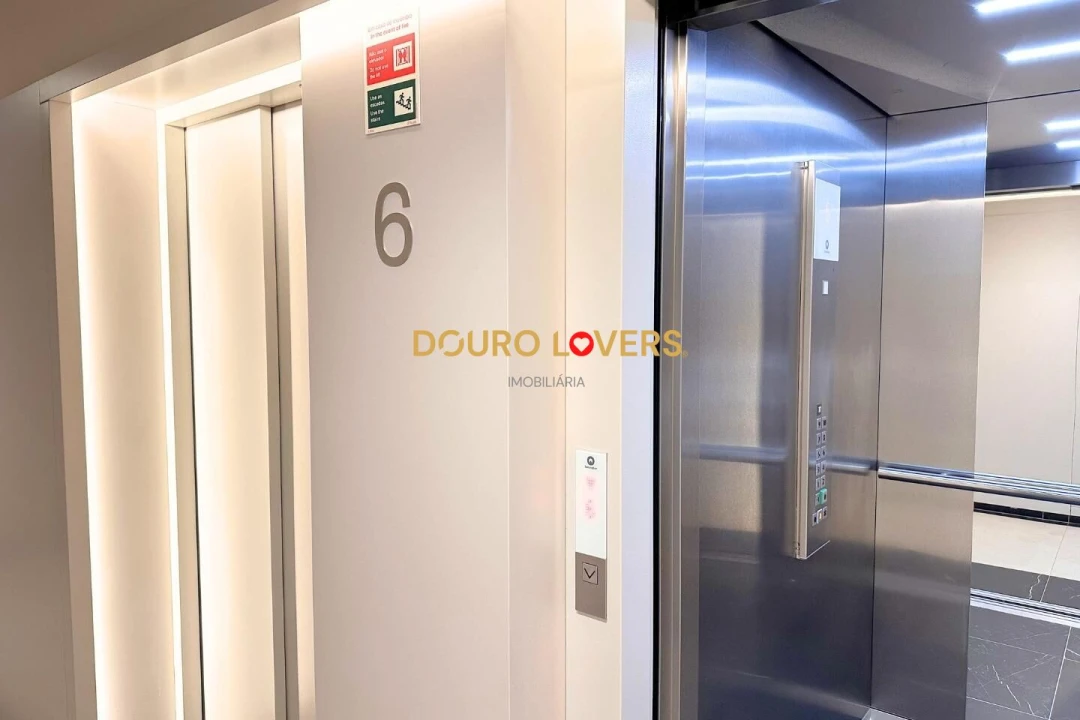 Apartamento T4 para Venda em Santa Marinha e São Pedro da Afurada Foto 3