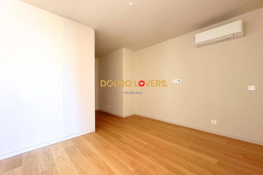Apartamento T4 para Venda em Santa Marinha e São Pedro da Afurada Foto 8