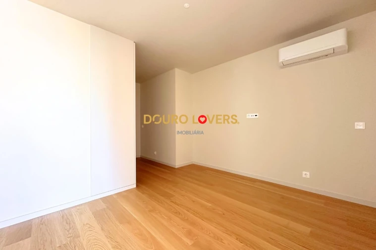 Apartamento T4 para Venda em Santa Marinha e São Pedro da Afurada Foto 8