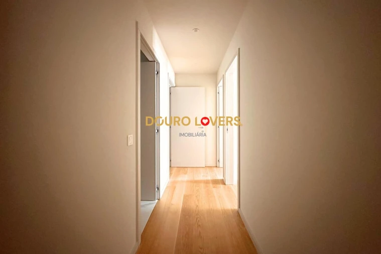 Apartamento T4 para Venda em Santa Marinha e São Pedro da Afurada Foto 9