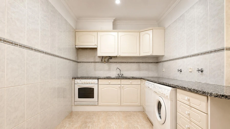 Apartamento T2 para Venda em Agualva e Mira-Sintra Foto 6