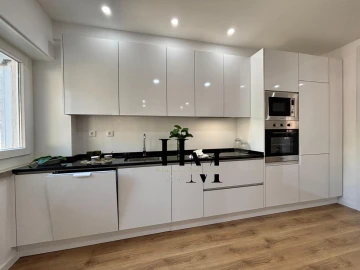 Apartamento T3 para Venda em Benfica
