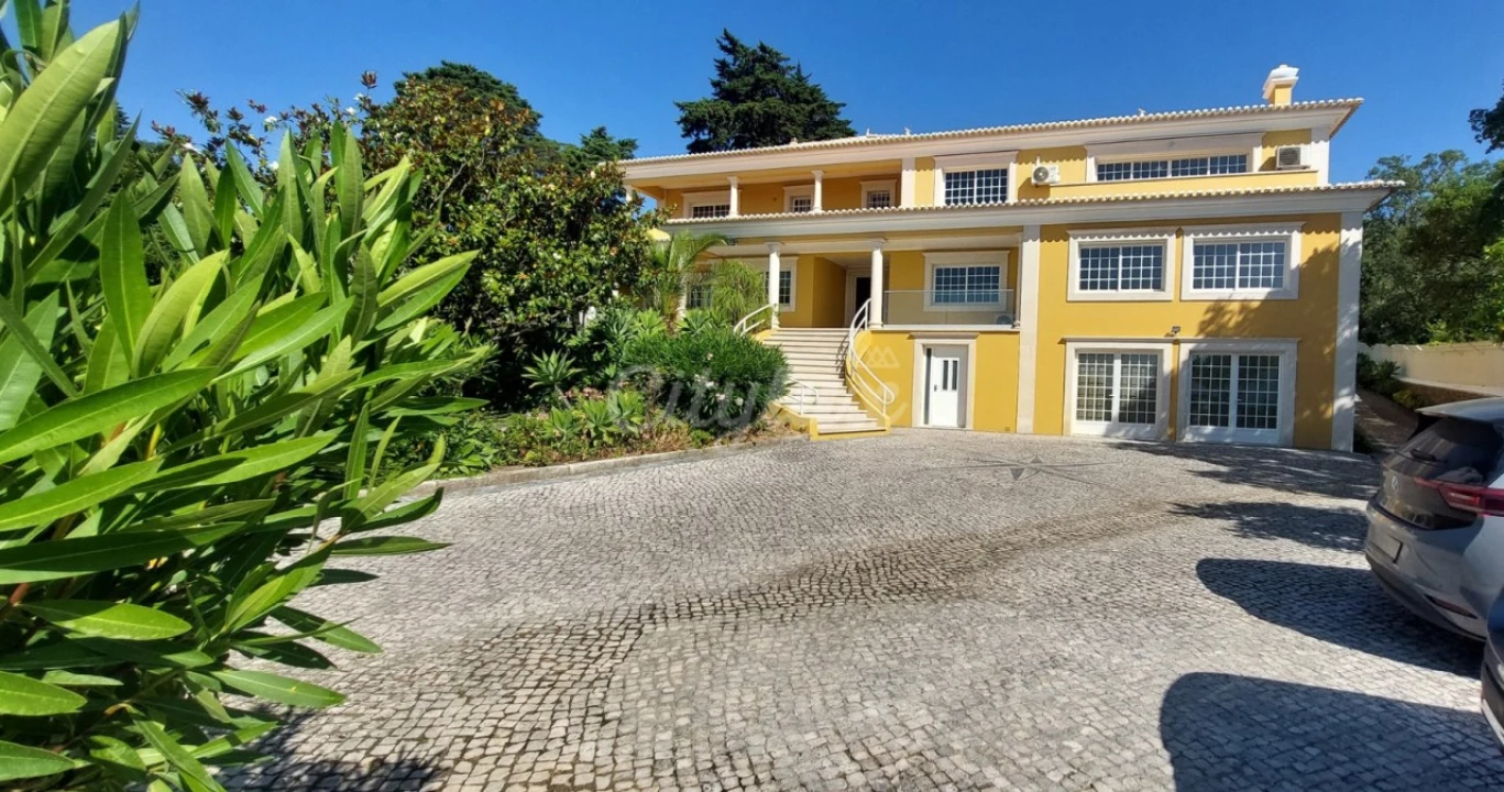 Moradia T6 para Arrendamento em Rio de Mouro Foto 12