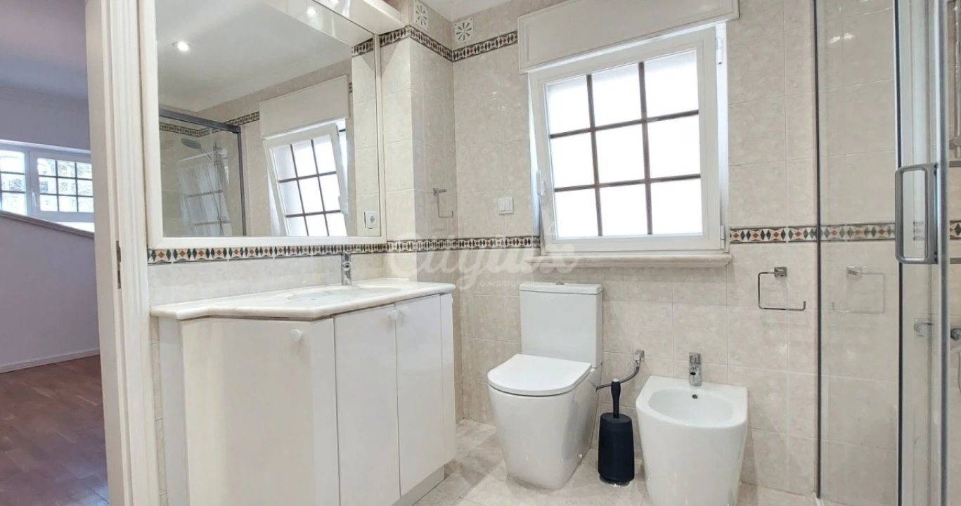 Moradia T6 para Arrendamento em Rio de Mouro Foto 55