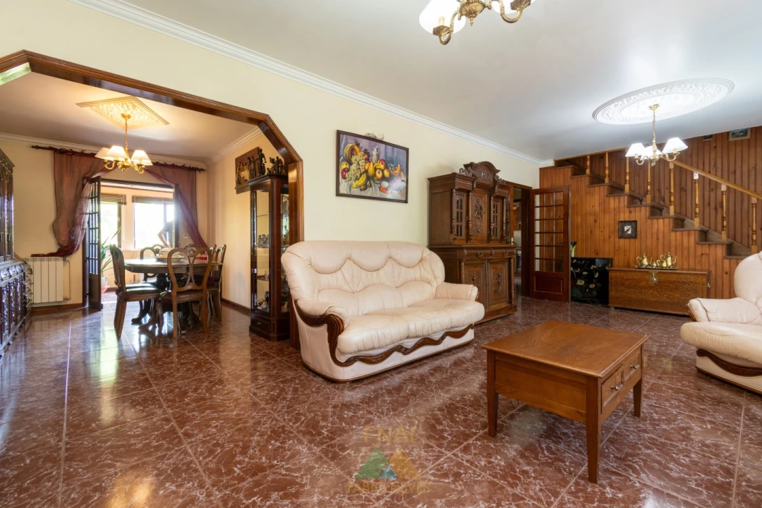 Moradia T4 para Venda em Arcozelo Foto 22