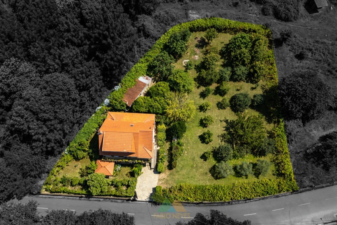 Moradia T4 para Venda em Arcozelo Foto 6