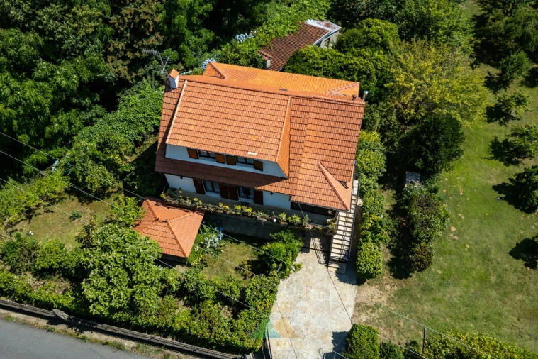 Moradia T4 para Venda em Arcozelo Foto 3
