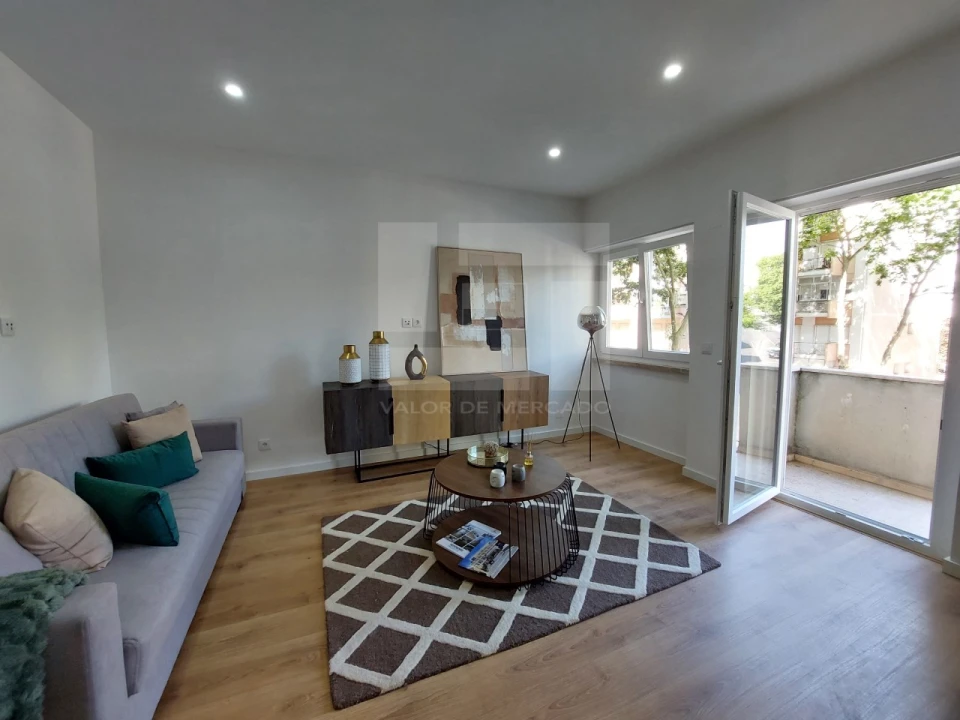 Apartamento T3 para Venda em Benfica Foto 1