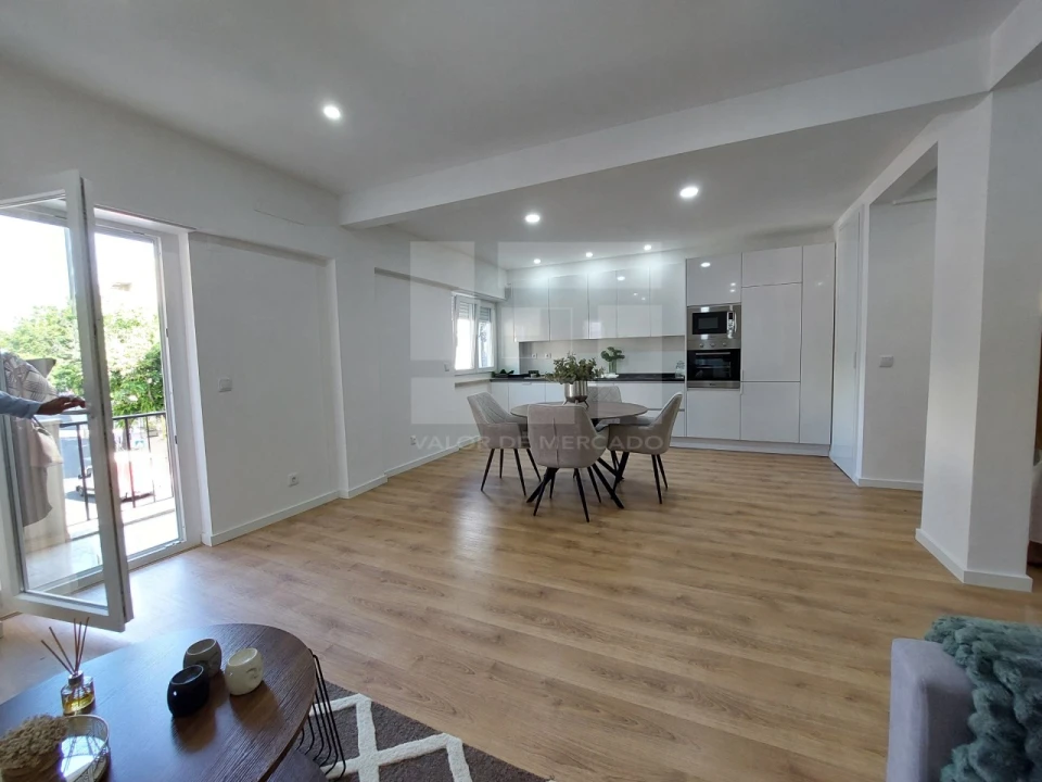 Apartamento T3 para Venda em Benfica Foto 2