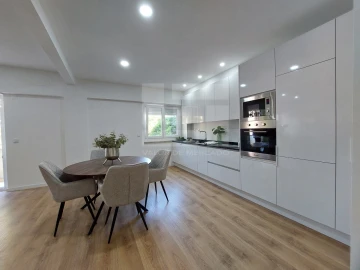 Apartamento T3 para Venda em Benfica