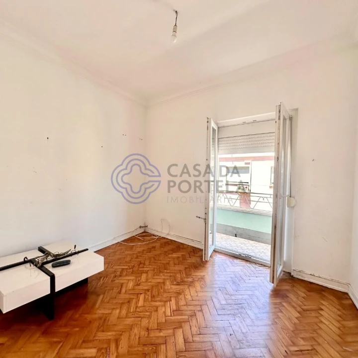 Apartamento T2 para Venda em Sacavém e Prior Velho Foto 4