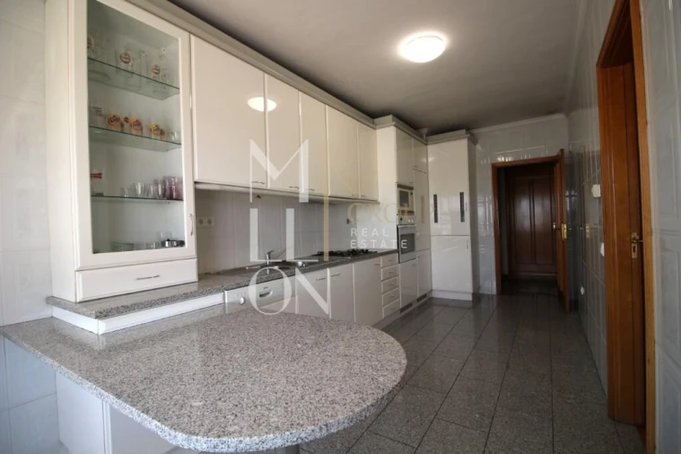 Apartamento T2 para Venda em Cidade da Maia Foto 8