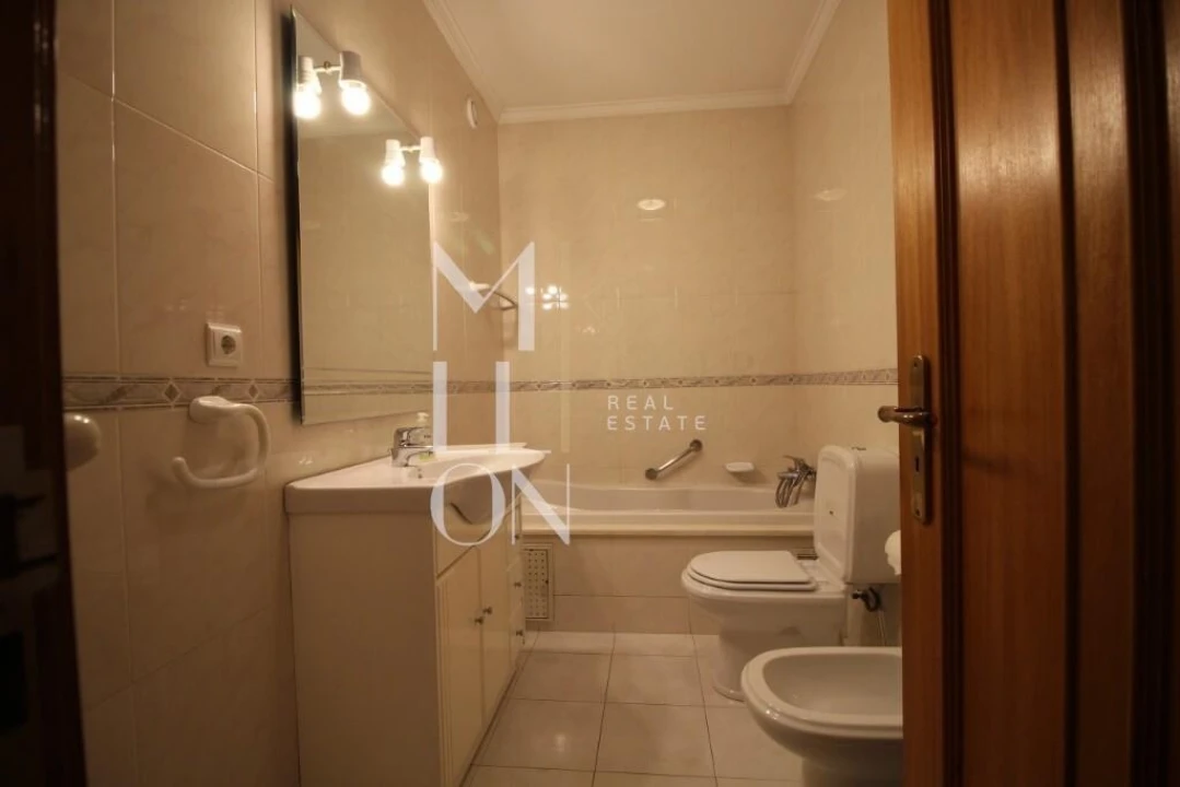 Apartamento T2 para Venda em Cidade da Maia Foto 24