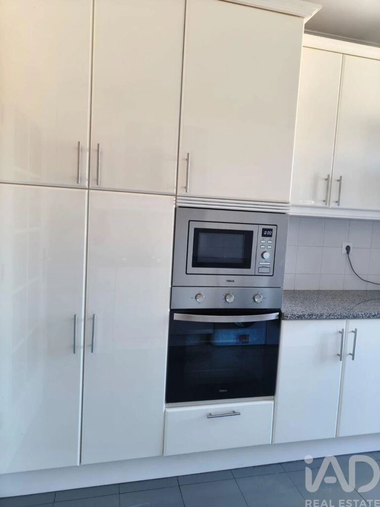 Apartamento T2 para Arrendamento em Funchal (Santa Maria Maior) Foto 10
