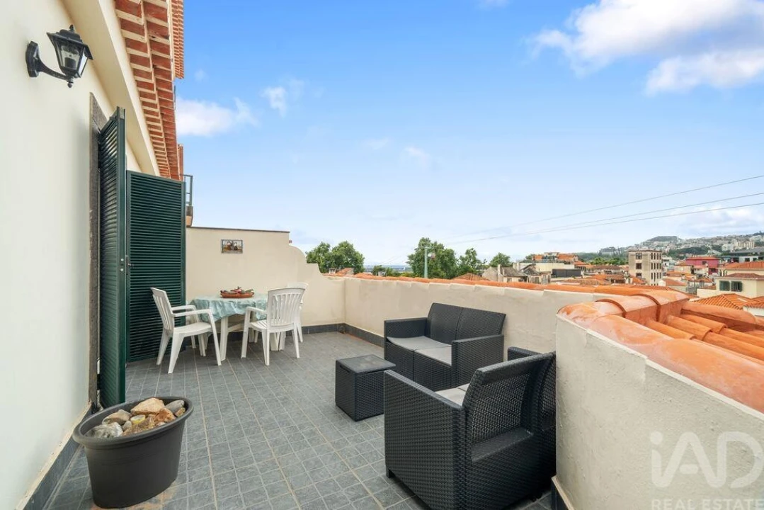 Apartamento T2 para Arrendamento em Funchal (Santa Maria Maior) Foto 1