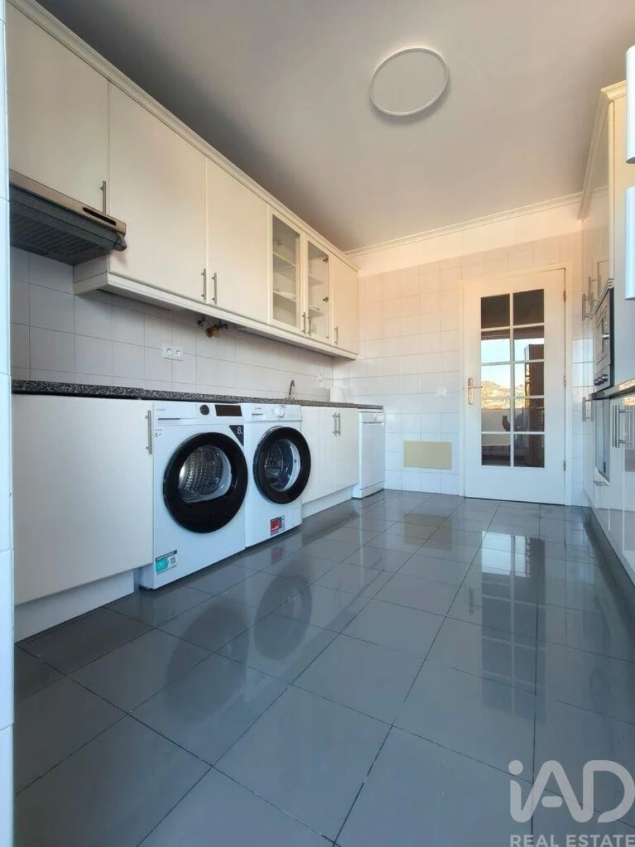 Apartamento T2 para Arrendamento em Funchal (Santa Maria Maior) Foto 9