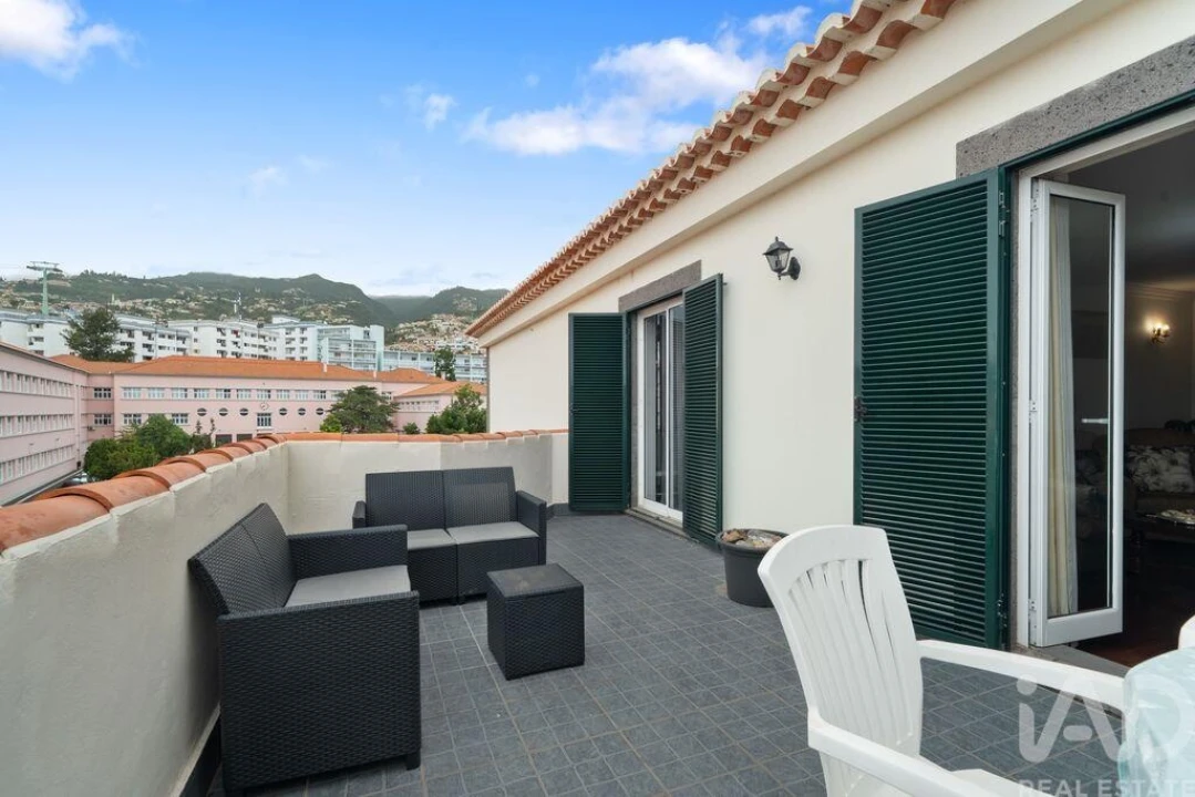 Apartamento T2 para Arrendamento em Funchal (Santa Maria Maior) Foto 13