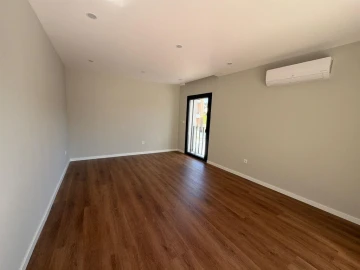 Moradia T5 para Venda em Santo Antonio dos Olivais