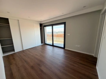 Moradia T5 para Venda em Santo Antonio dos Olivais