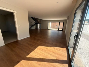 Moradia T5 para Venda em Santo Antonio dos Olivais
