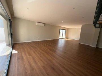 Moradia T5 para Venda em Santo Antonio dos Olivais