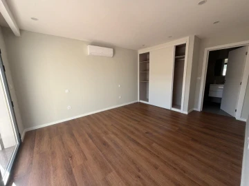 Moradia T5 para Venda em Santo Antonio dos Olivais