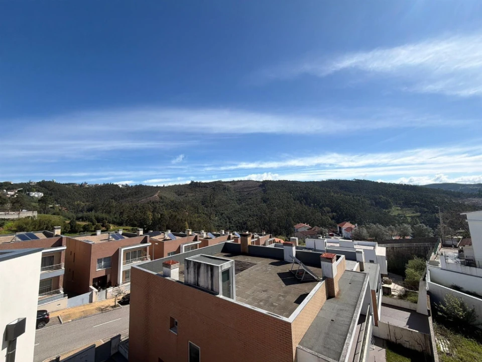 Moradia T5 para Venda em Santo Antonio dos Olivais Foto 31