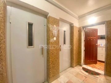 Apartamento T3 para Venda em Santa Iria de Azoia, São João da Talha e Bobadela