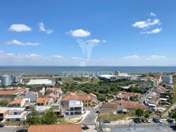 Apartamento T3 para Venda em Santa Iria de Azoia, São João da Talha e Bobadela
