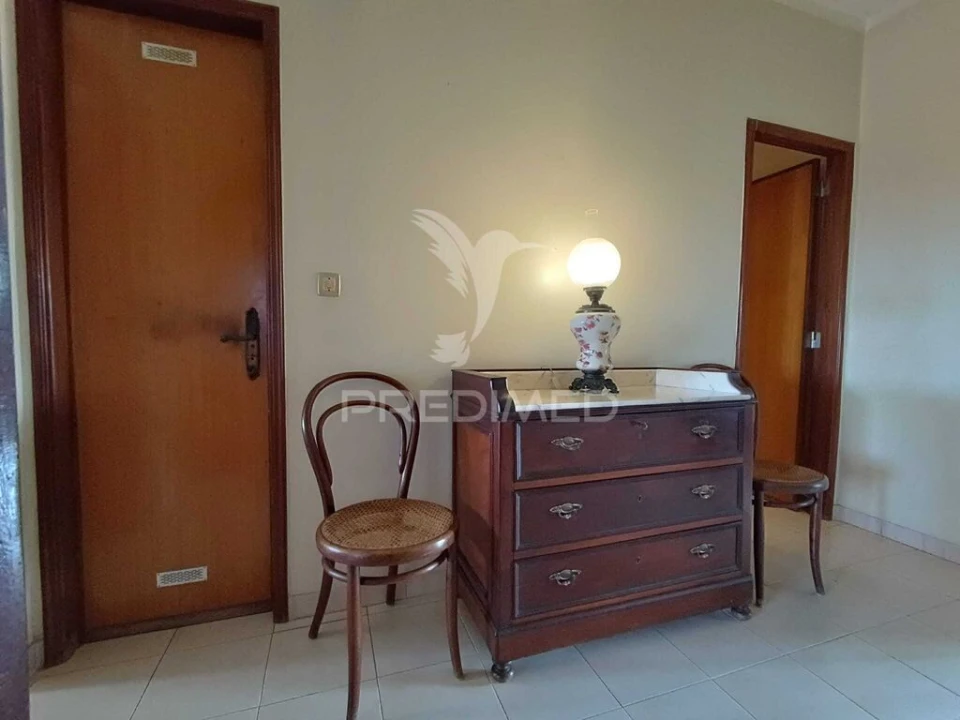 Apartamento T4 para Venda em Queluz e Belas Foto 12