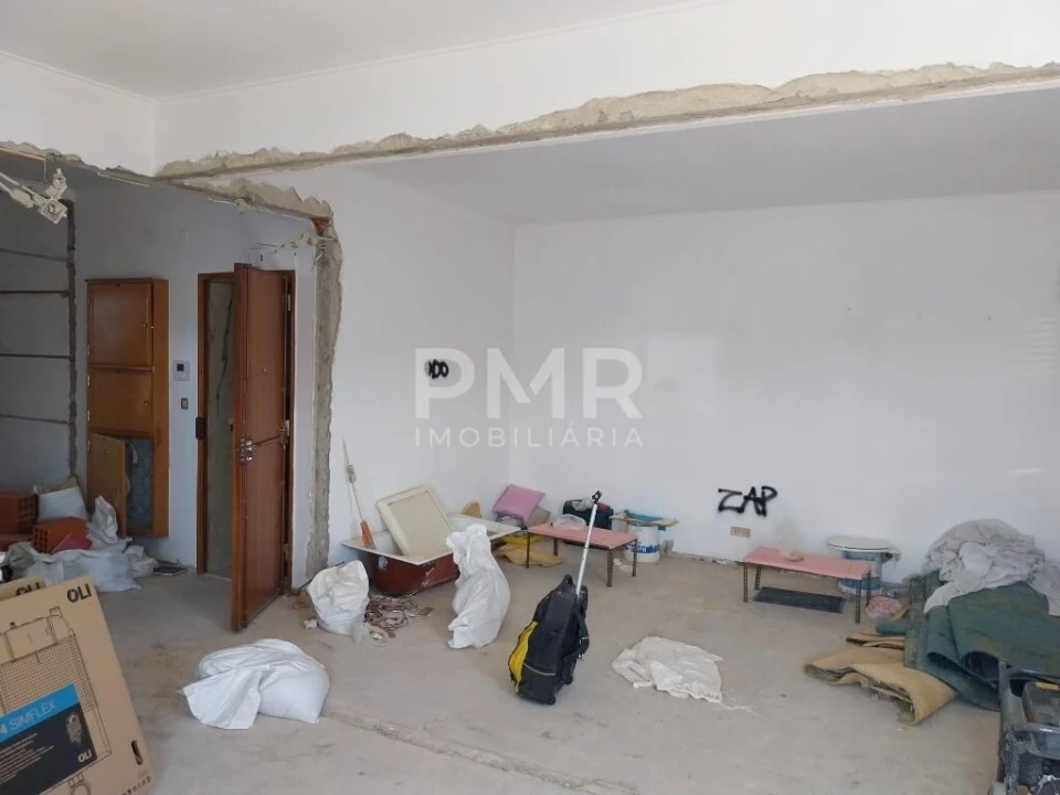 Apartamento T3 para Venda em Benfica Foto 2
