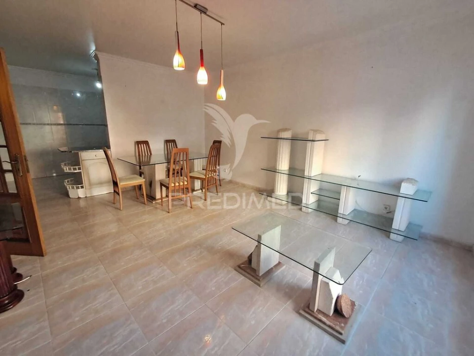 Apartamento T2 para Venda em Algueirão-Mem Martins Foto 2