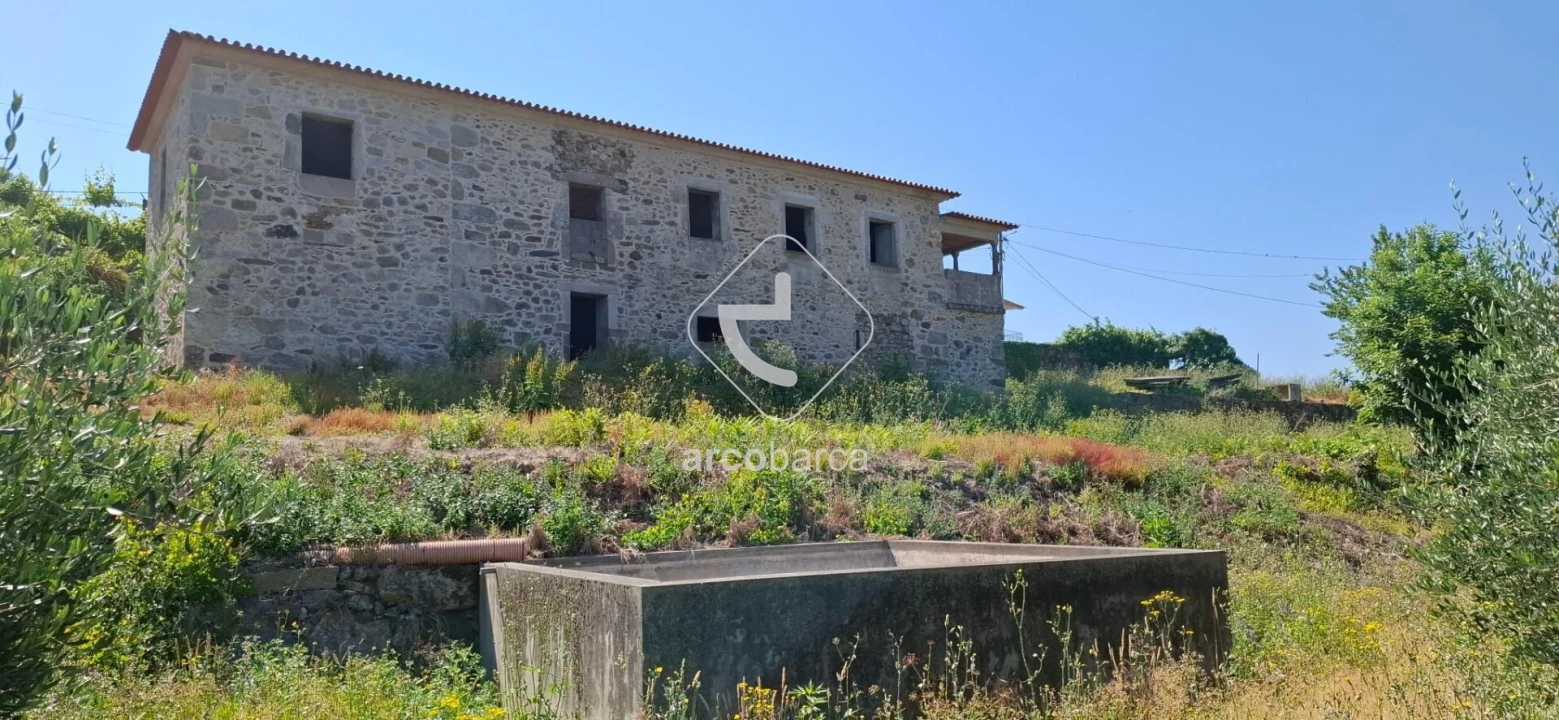 Quinta T4 para Venda em Bárrio e Cepões Foto 1