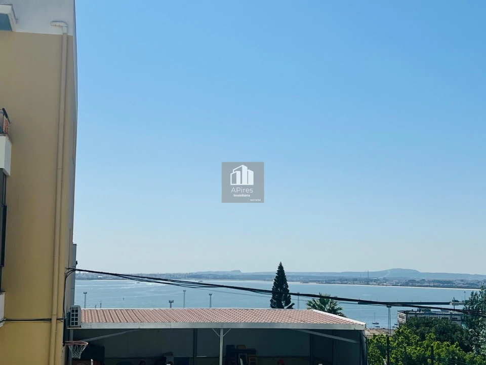 Apartamento T2 para Venda em Almada, Cova da Piedade, Pragal e Cacilhas Foto 1