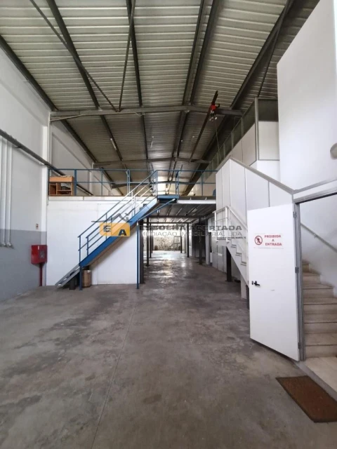 Armazém para Arrendamento em Ermesinde