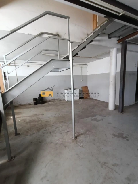 Armazém para Arrendamento em Ermesinde