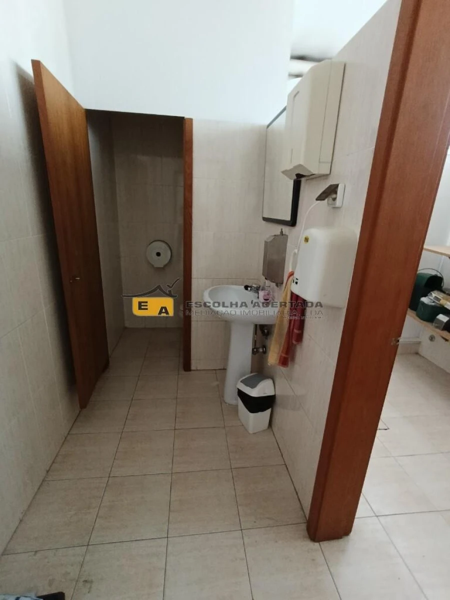 Armazém para Arrendamento em Ermesinde Foto 9
