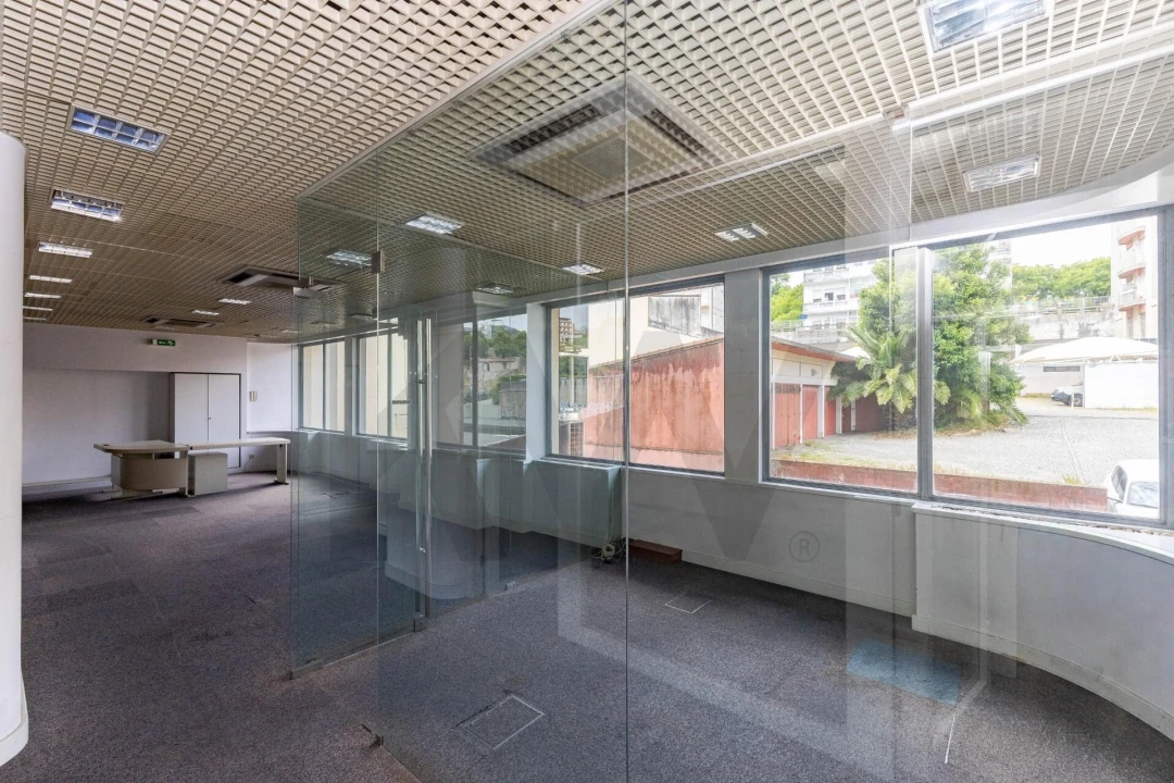 Loja para Arrendamento em Lordelo do Ouro e Massarelos Foto 11