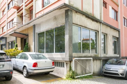 Loja para Arrendamento em Lordelo do Ouro e Massarelos