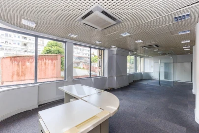 Loja para Arrendamento em Lordelo do Ouro e Massarelos