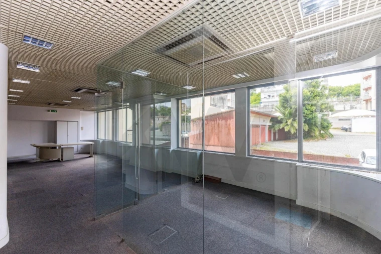 Loja para Arrendamento em Lordelo do Ouro e Massarelos Foto 11