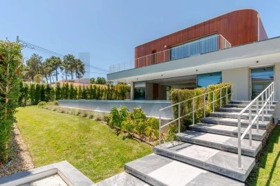 Moradia T5 para Venda em Corroios